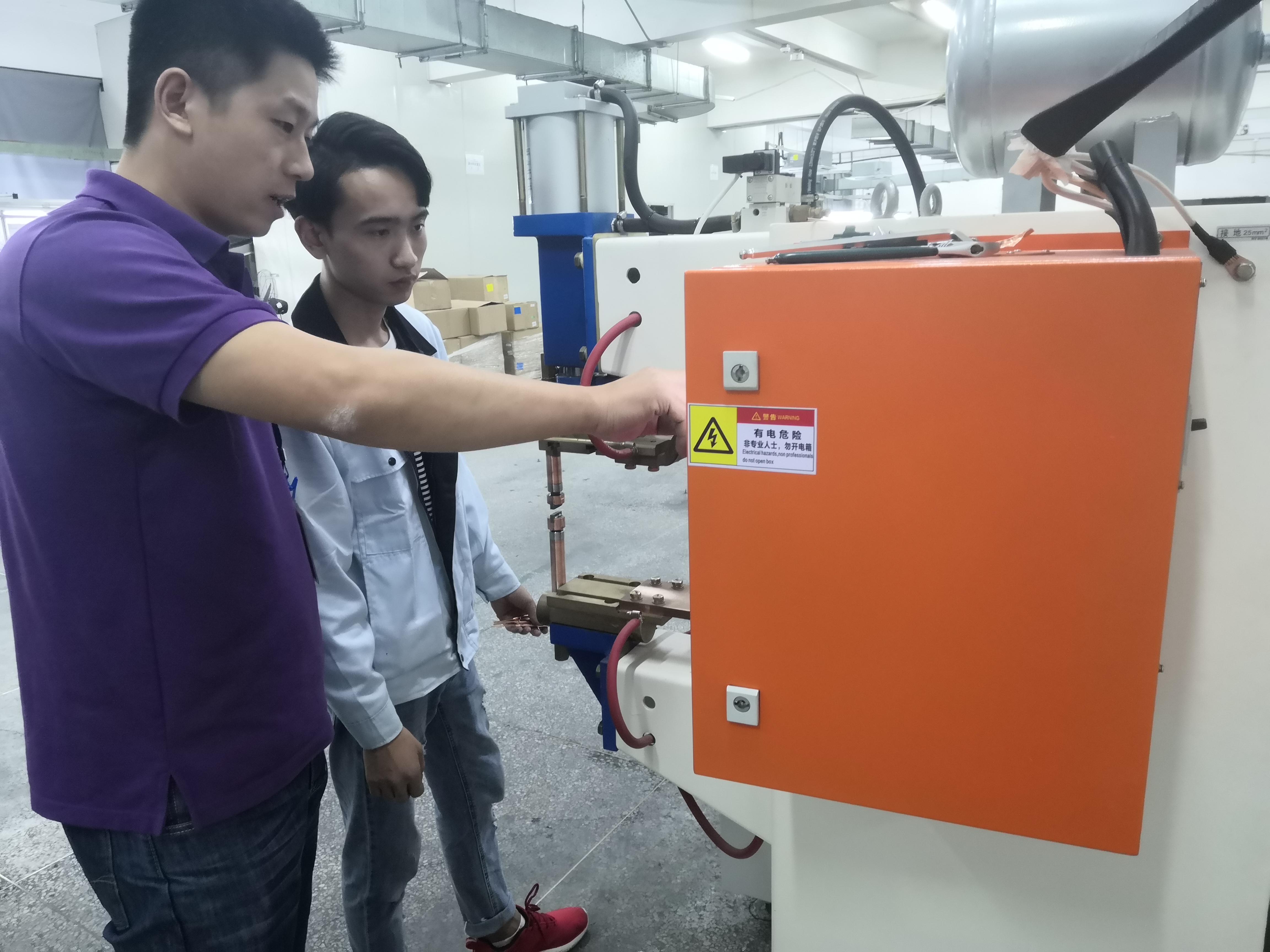 安嘉售后工程師給客戶現場培訓 安嘉售后工程師給客戶現場培訓