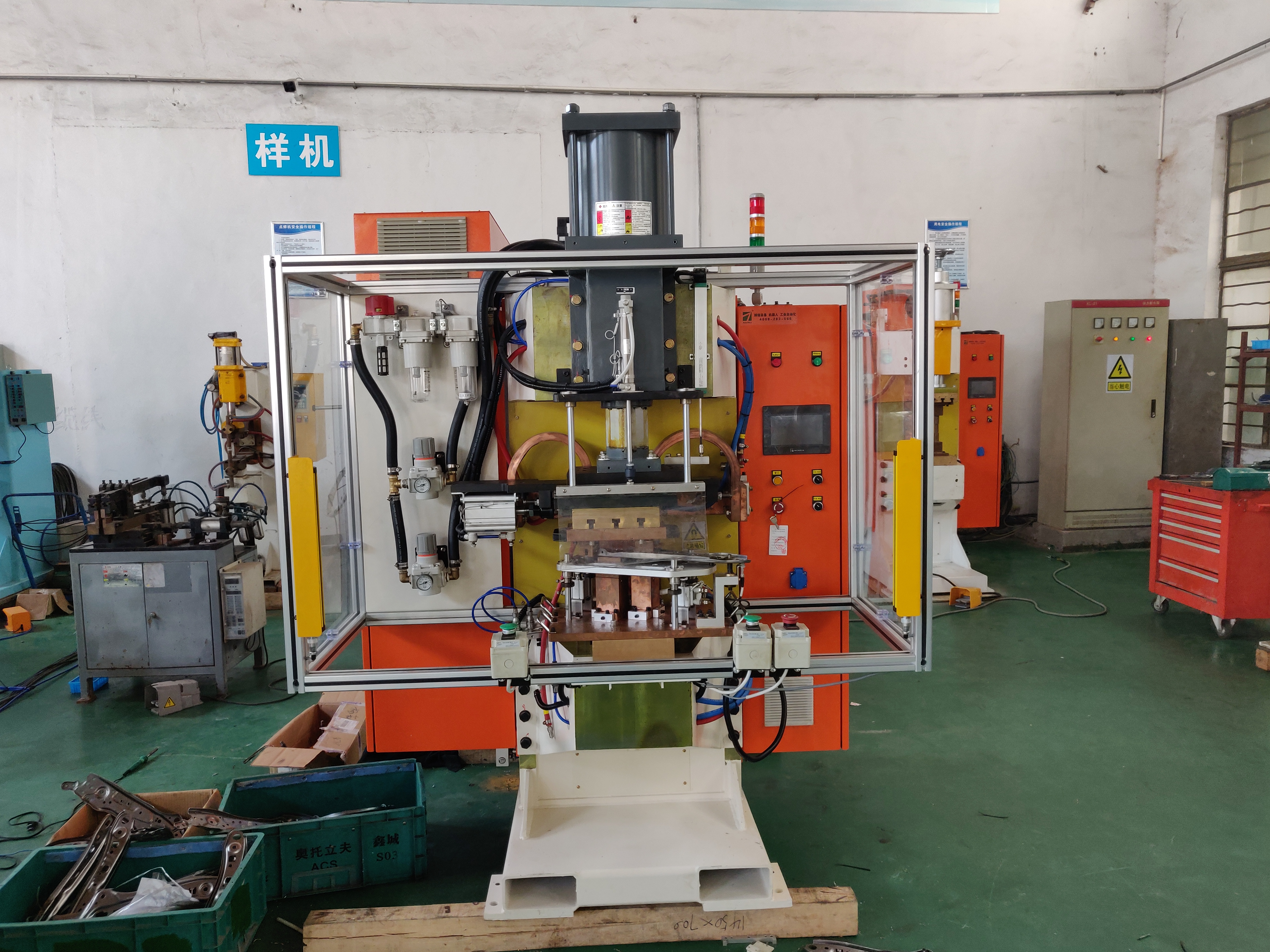 座椅側(cè)板自動(dòng)點(diǎn)焊機(jī)