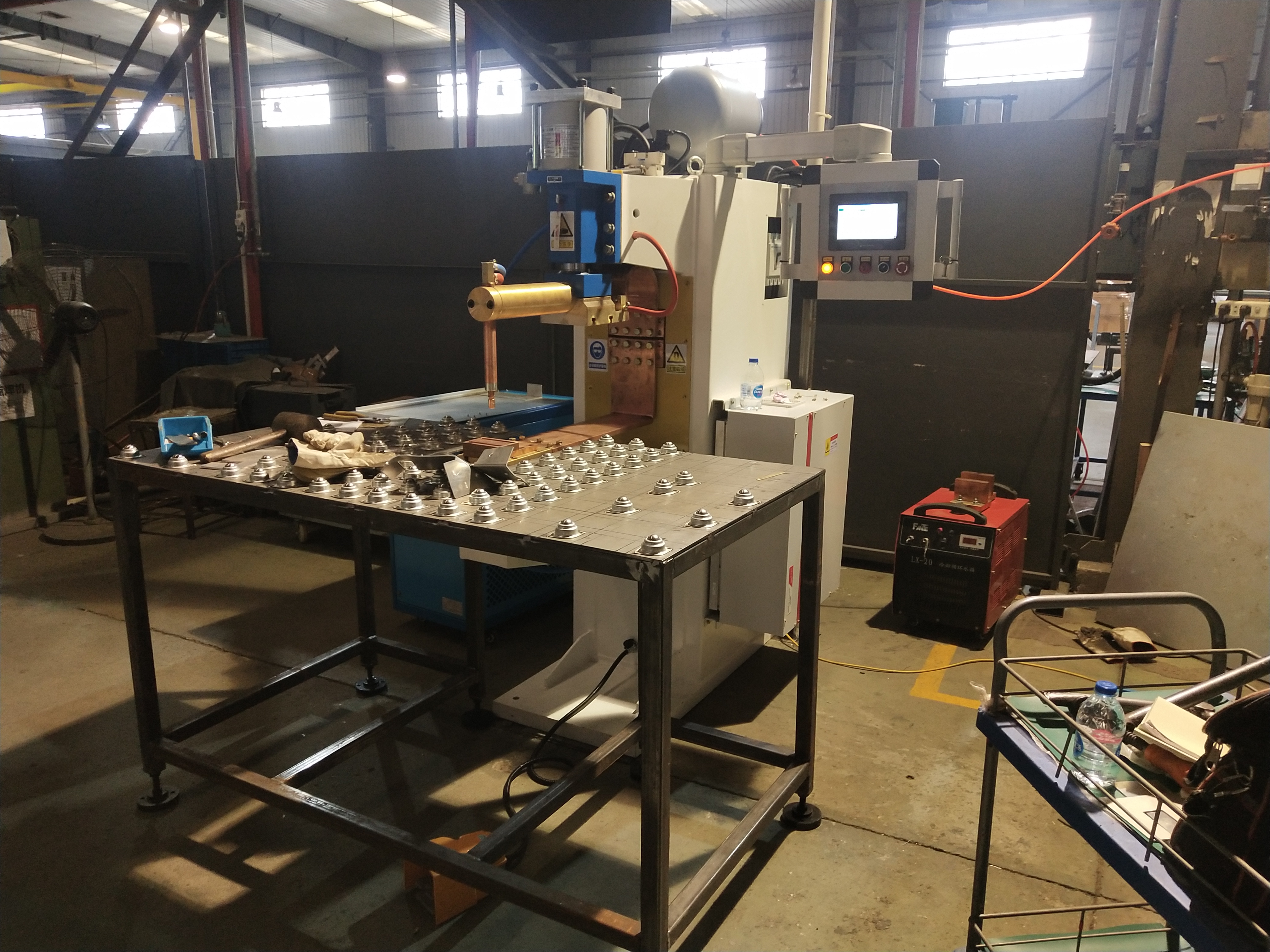 CD鋁柜門加長臂點(diǎn)焊機(jī)定制項(xiàng)目介紹 CD鋁柜門加長臂點(diǎn)焊機(jī)定制項(xiàng)目介紹