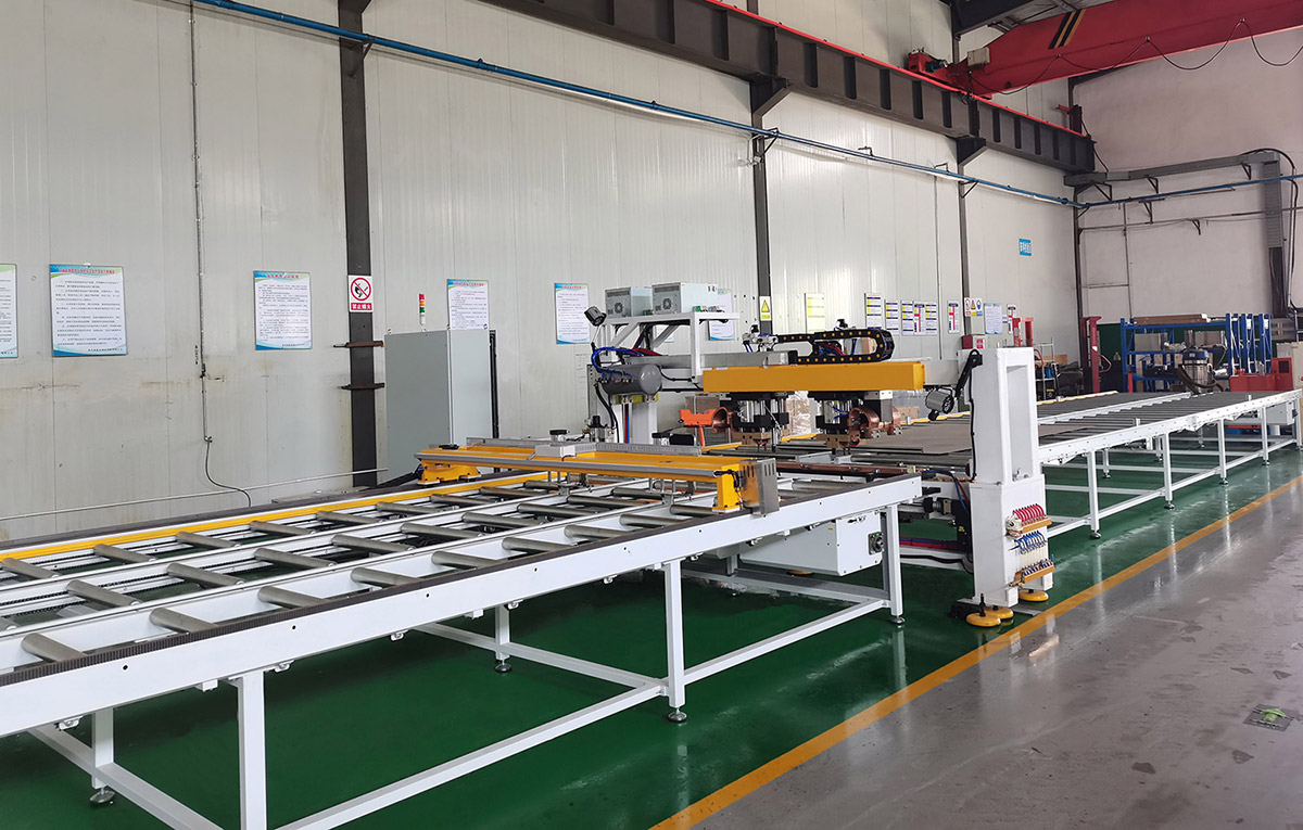 車廂瓦楞板龍門式多點焊機(jī)項目介紹 車廂瓦楞板龍門式多點焊機(jī)項目介紹