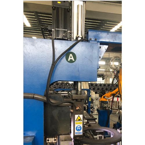 焊接自動壓緊機構